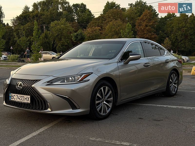 Седан Lexus ES 2018 в Львові