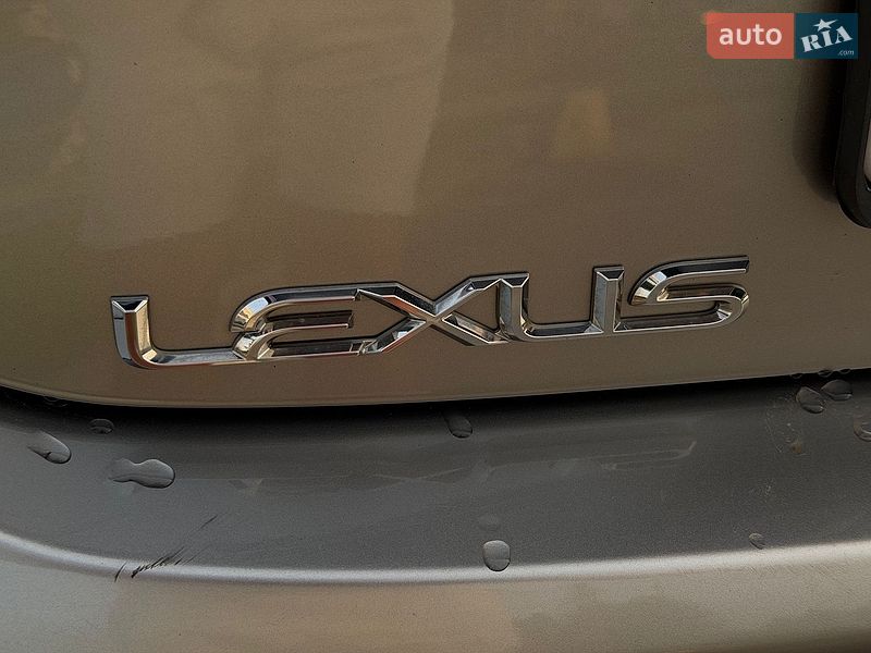 Седан Lexus ES 2018 в Львові