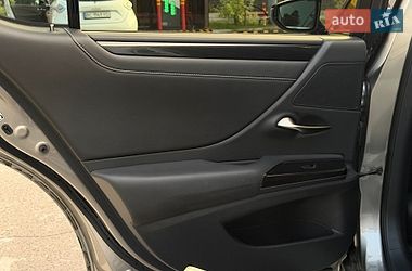 Седан Lexus ES 2018 в Львові
