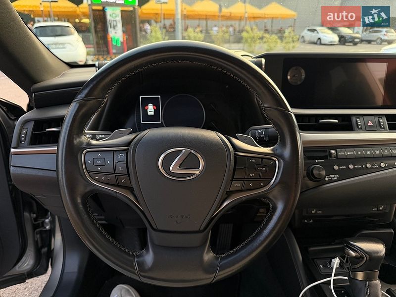 Седан Lexus ES 2018 в Львові