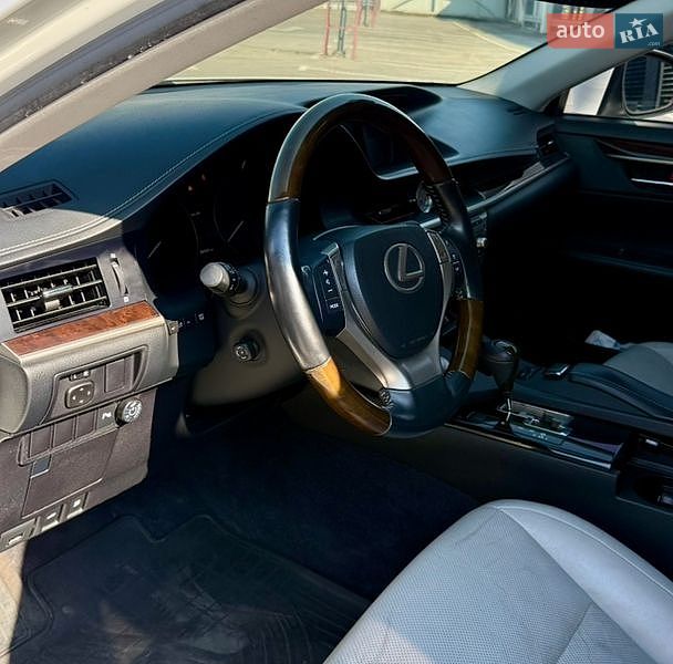 Седан Lexus ES 2012 в Києві