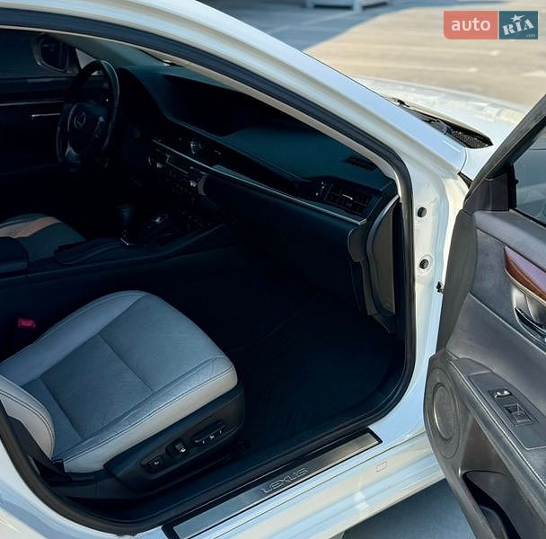 Седан Lexus ES 2012 в Києві