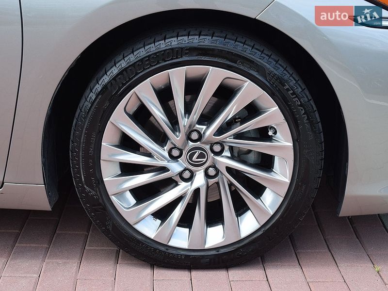 Седан Lexus ES 2021 в Житомирі