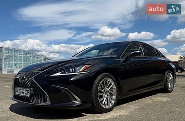 Lexus ES 2019