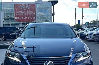 Седан Lexus ES 2018 в Киеве
