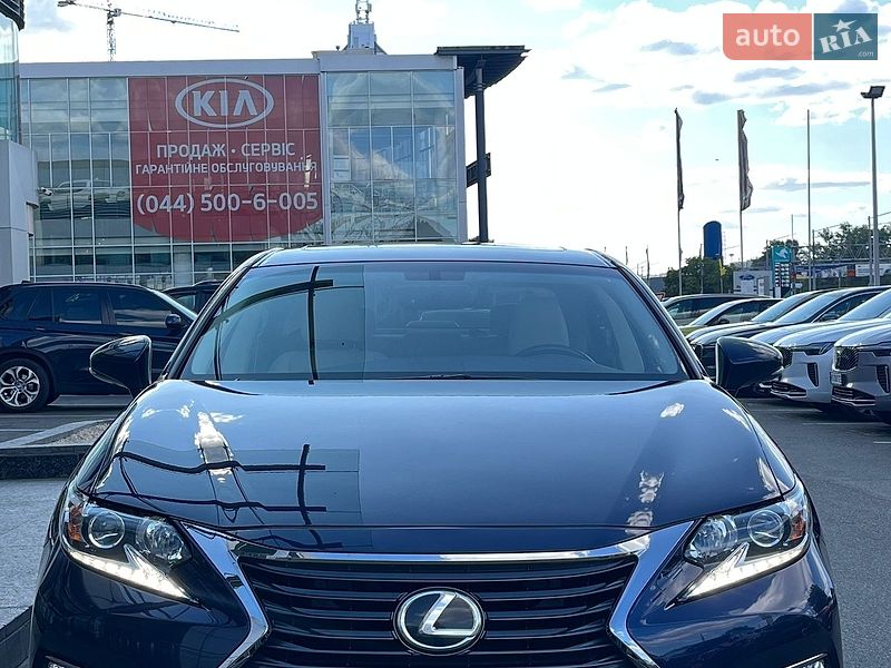 Седан Lexus ES 2018 в Киеве