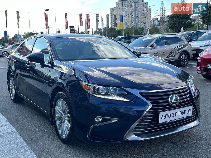 Седан Lexus ES 2018 в Киеве