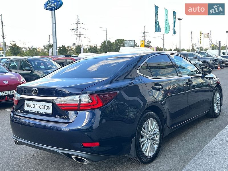 Седан Lexus ES 2018 в Киеве