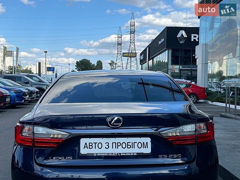 Седан Lexus ES 2018 в Киеве