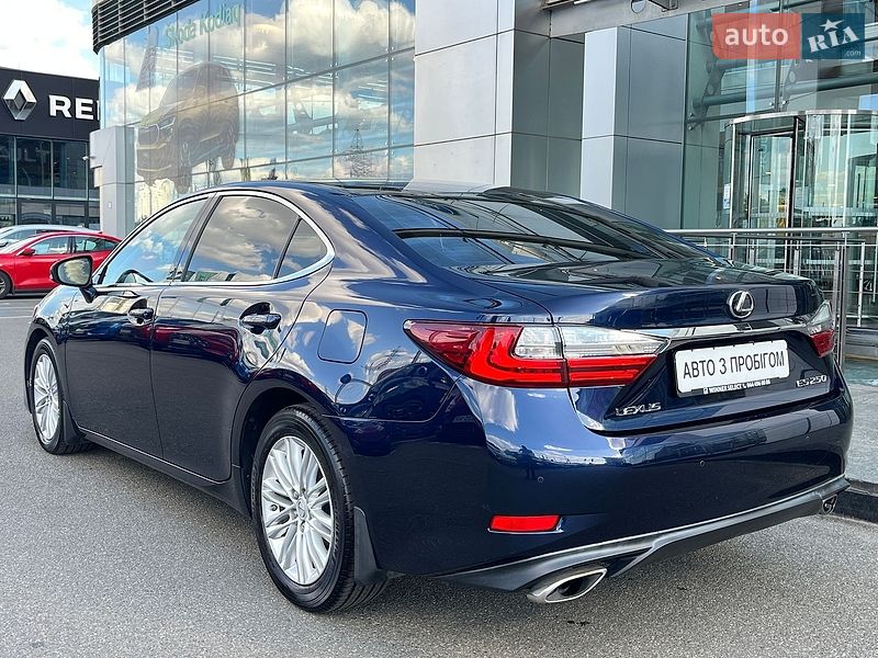 Седан Lexus ES 2018 в Киеве