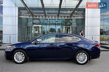 Седан Lexus ES 2018 в Киеве