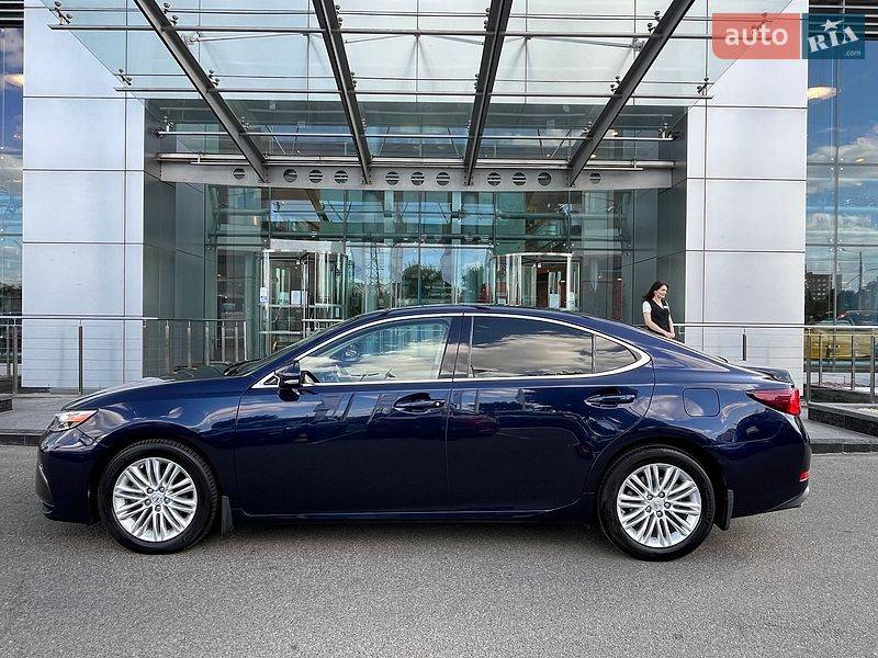 Седан Lexus ES 2018 в Киеве