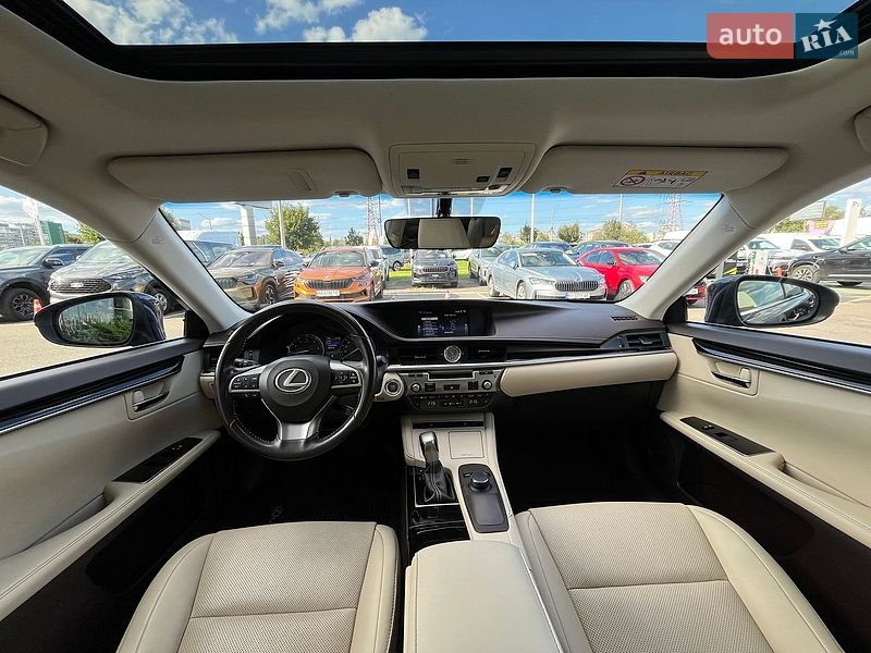 Седан Lexus ES 2018 в Киеве