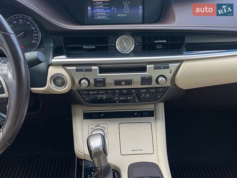 Седан Lexus ES 2018 в Киеве
