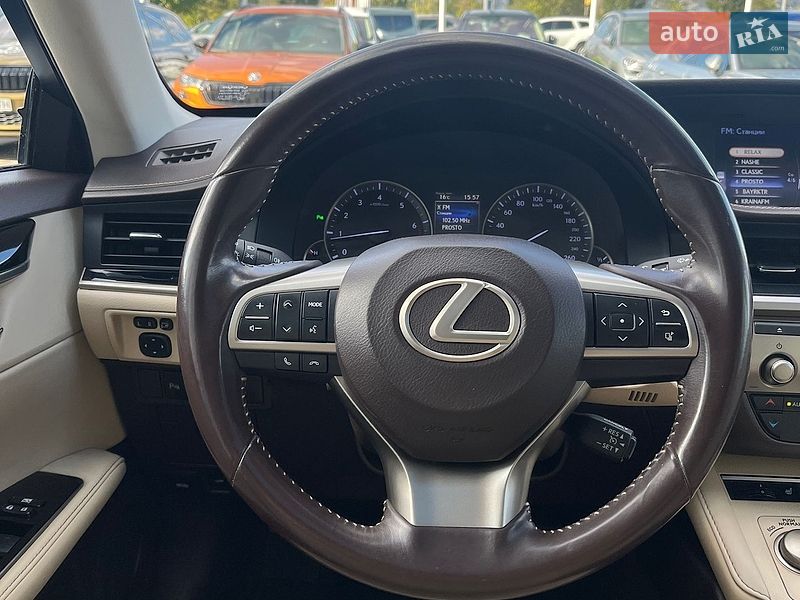 Седан Lexus ES 2018 в Киеве