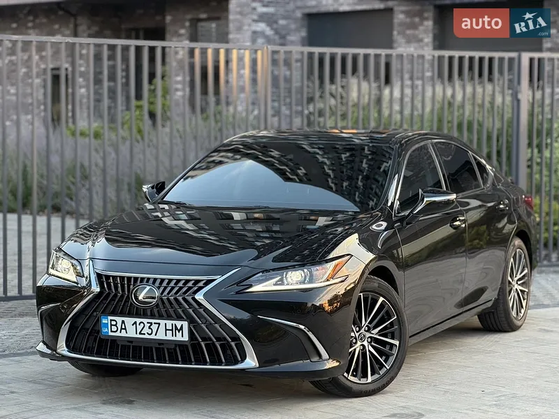 Lexus ES