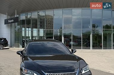 Lexus ES  2021