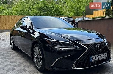 Lexus ES  2022