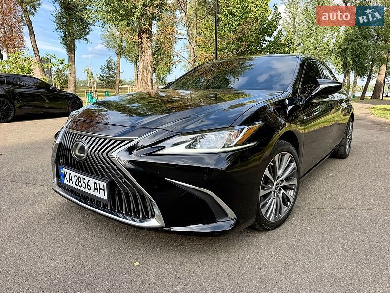 Седан Lexus ES 2018 в Киеве