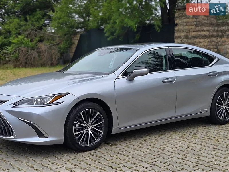 Lexus ES