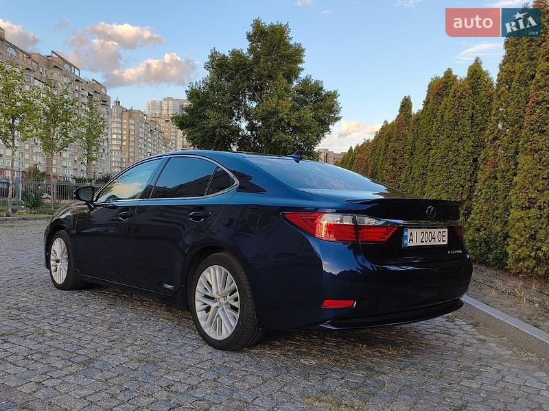 Седан Lexus ES 2013 в Киеве