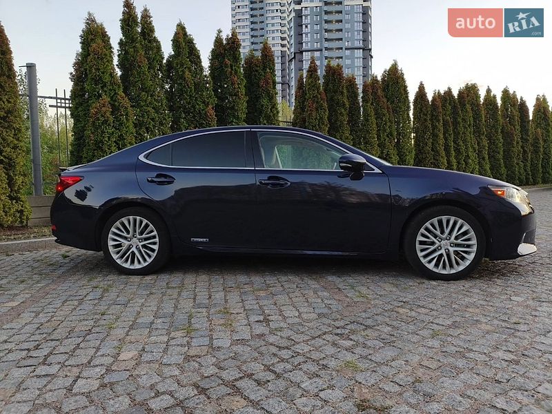 Седан Lexus ES 2013 в Киеве