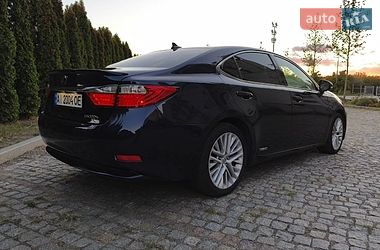 Седан Lexus ES 2013 в Киеве