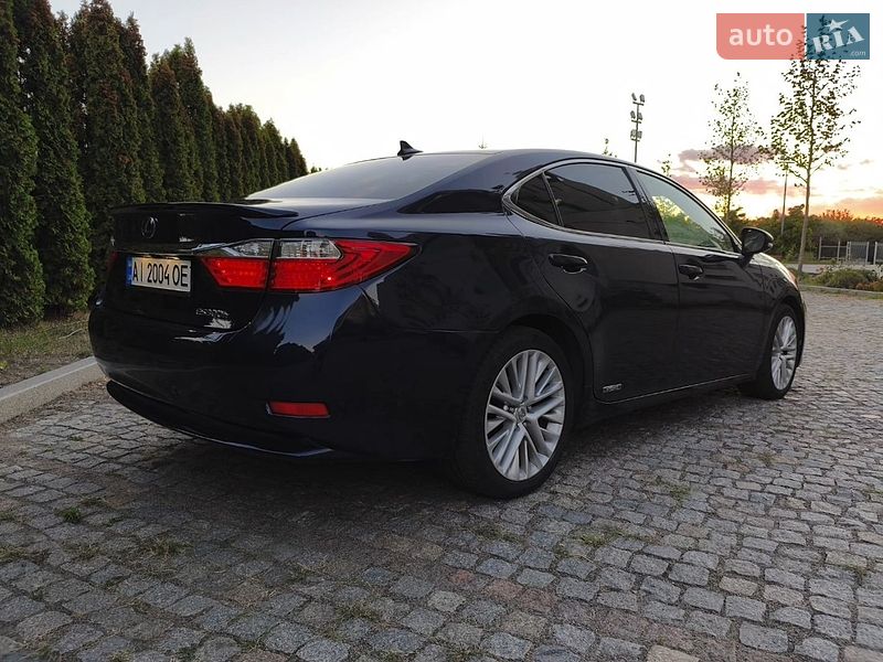 Седан Lexus ES 2013 в Киеве