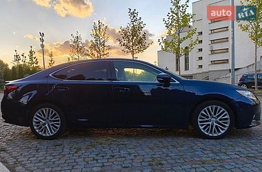 Седан Lexus ES 2013 в Киеве