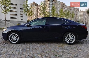 Седан Lexus ES 2013 в Киеве
