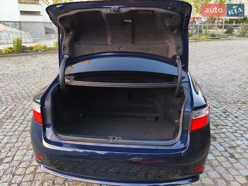 Седан Lexus ES 2013 в Киеве