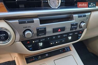 Седан Lexus ES 2013 в Киеве