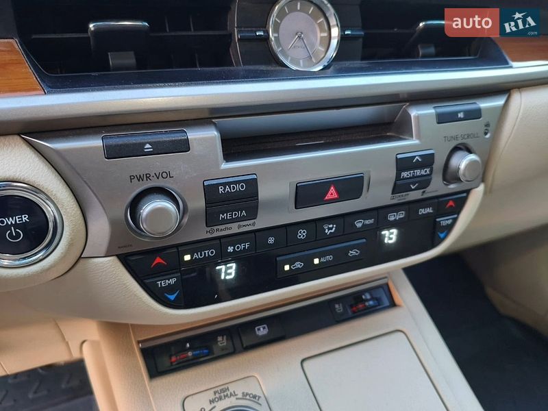 Седан Lexus ES 2013 в Киеве