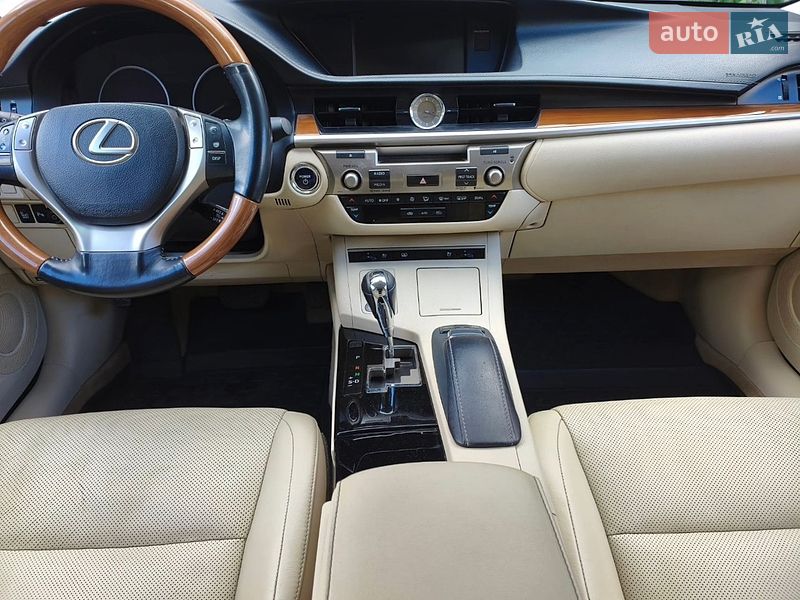 Седан Lexus ES 2013 в Киеве