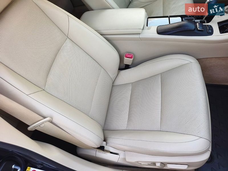 Седан Lexus ES 2013 в Киеве