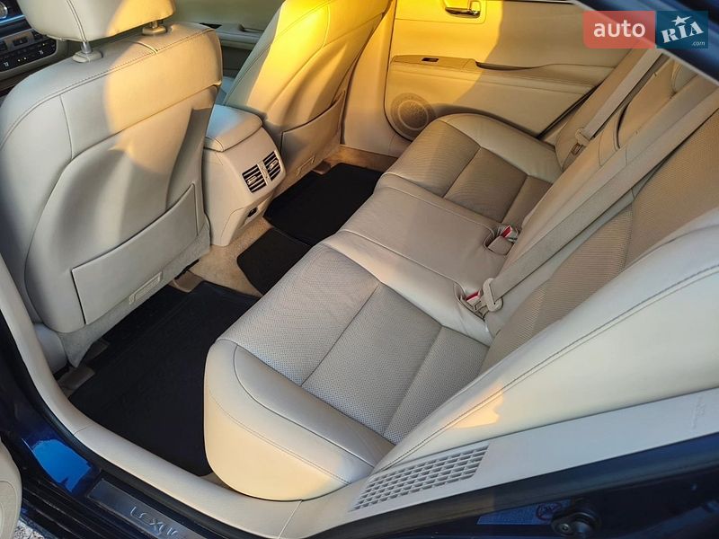 Седан Lexus ES 2013 в Киеве