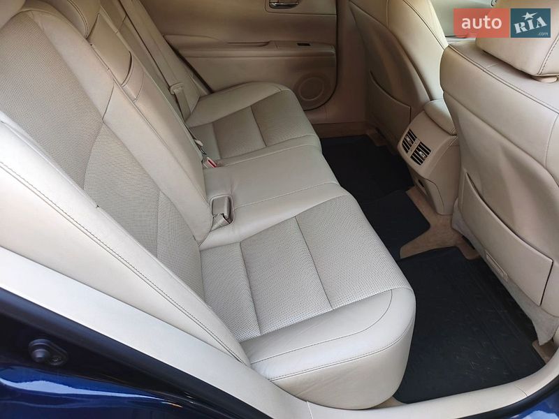 Седан Lexus ES 2013 в Киеве