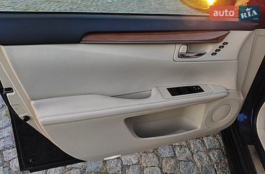 Седан Lexus ES 2013 в Киеве