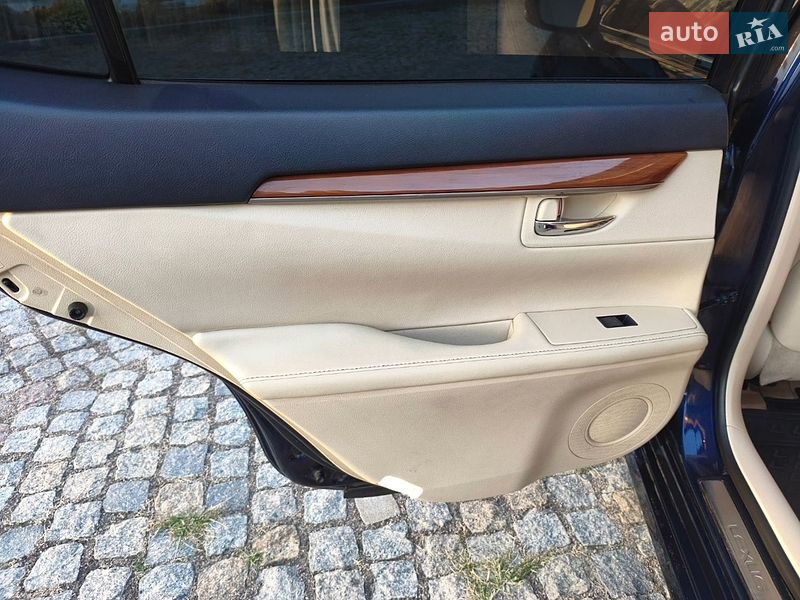 Седан Lexus ES 2013 в Киеве