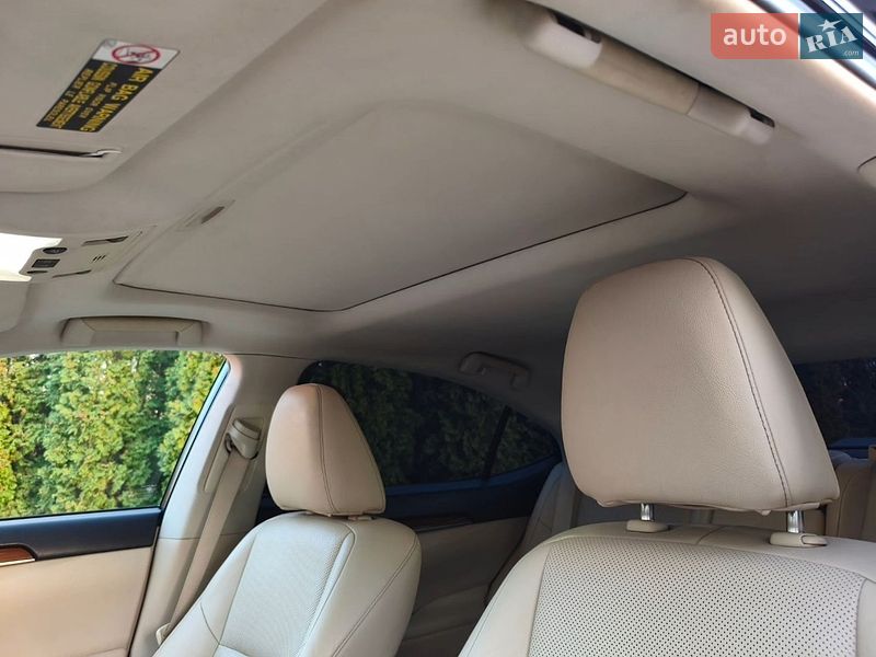 Седан Lexus ES 2013 в Киеве
