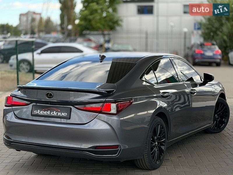 Седан Lexus ES 2019 в Николаеве