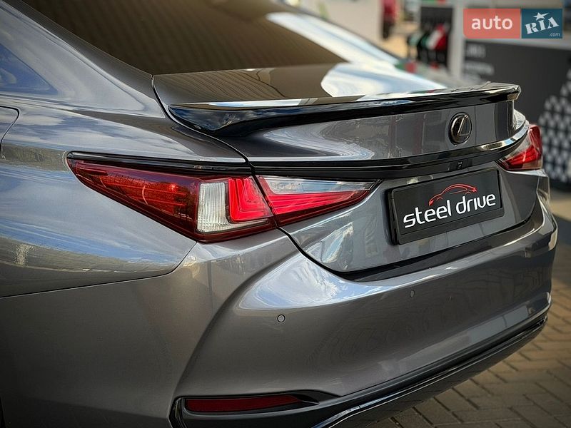 Седан Lexus ES 2019 в Николаеве