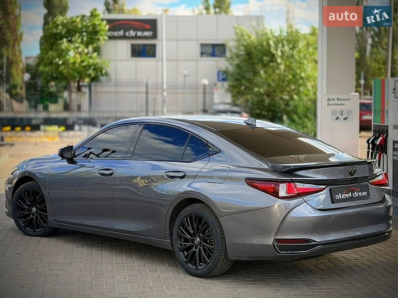 Седан Lexus ES 2019 в Николаеве