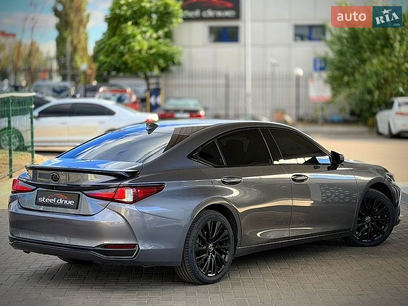 Седан Lexus ES 2019 в Николаеве