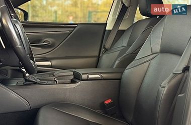 Седан Lexus ES 2019 в Николаеве