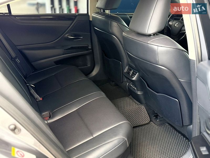 Седан Lexus ES 2019 в Николаеве