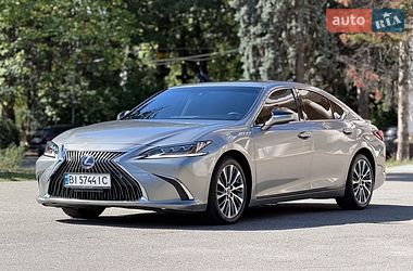 Lexus ES 2019