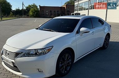 Седан Lexus ES 2015 в Бершади Седан Lexus ES 2015 в Бершади