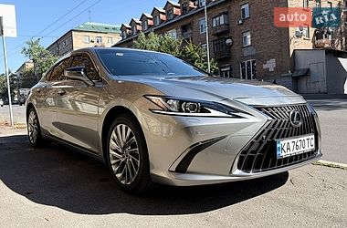 lexus es 2025 в Київ від професійного продавця Андрій