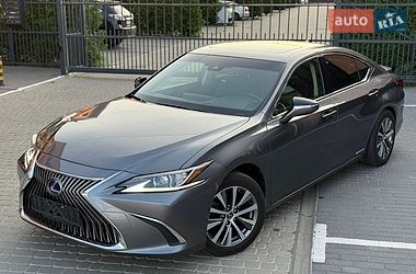 Lexus ES  2020